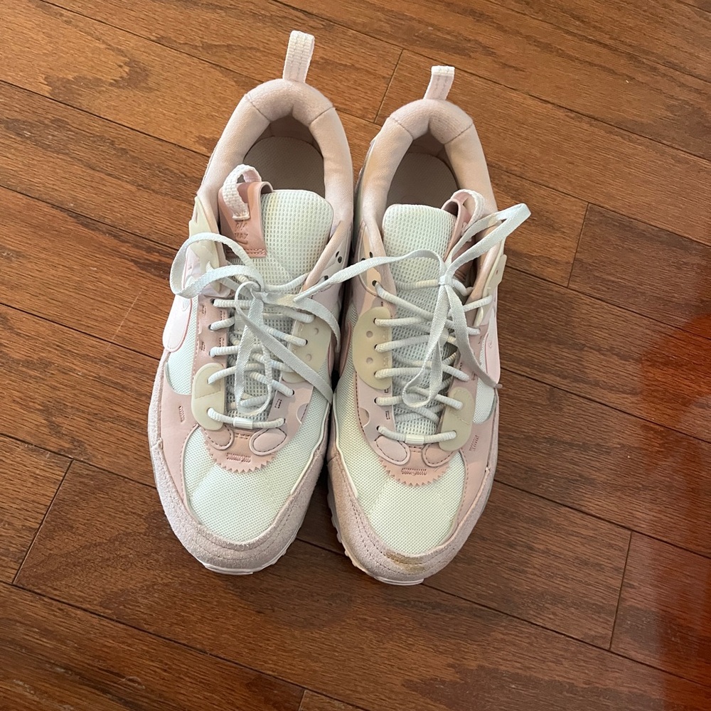 Nike Women's Air Max 90 Futura